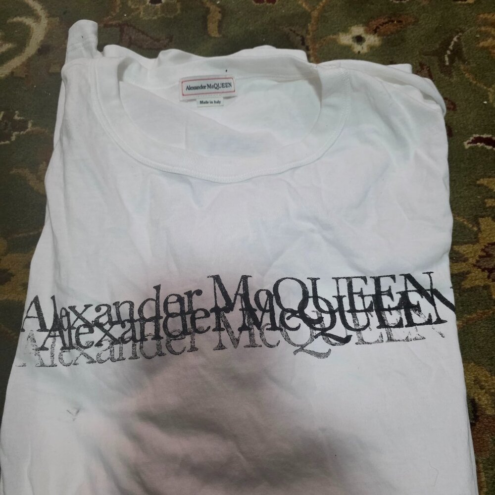 Alexander McQueen whtie t shirt logo very nice